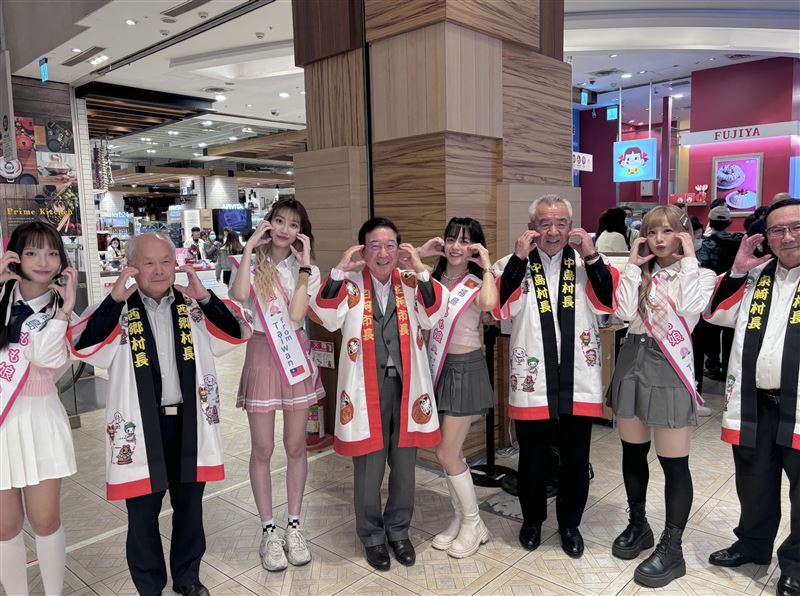 日方福島代表們也於決選後開心和大使女團合影留念