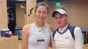 詹皓晴（左）和俄羅斯搭檔庫德梅托娃在杜哈女雙旗開得勝。（圖/詹皓晴提供）