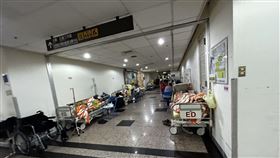 醫院、台大醫院急診室、走廊。（圖／記者簡浩正攝影）