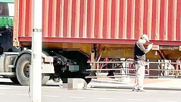 騎UBike遭聯結車輾過　空姐送醫搶救不治