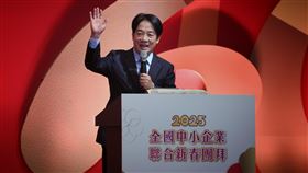 全國中小企業聯合新春團拜  賴總統致詞（1）總統賴清德（圖）11日在台北出席「2025全國中小企業聯合新春團拜」，他致詞表示，台灣中小微企業是經濟發展的動力火車頭，感謝全台超過167萬家中小企業共同打拚，交出漂亮的成績單。中央社記者王飛華攝  114年2月11日