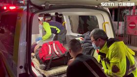 基隆市安一路公寓發生火警，77歲徐姓老婦昏迷送醫搶救。（圖／翻攝畫面）