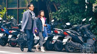 離家300里共餐過夜　副校長黏小三全都錄