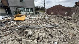 強拆老家亂丟祖先牌位　他轟建商網卻不挺