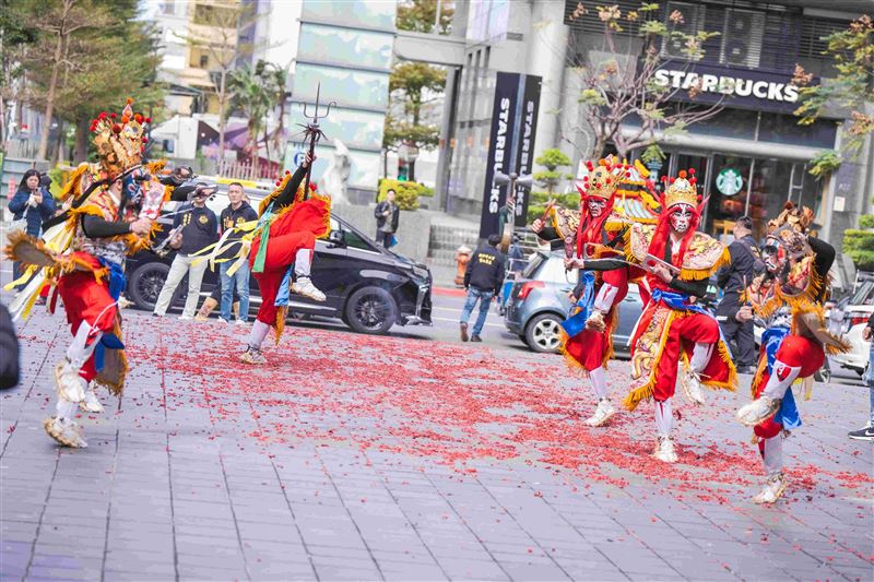 三立電視《寶島神很大》接任青山王副爐主（照片提供：阿賢）