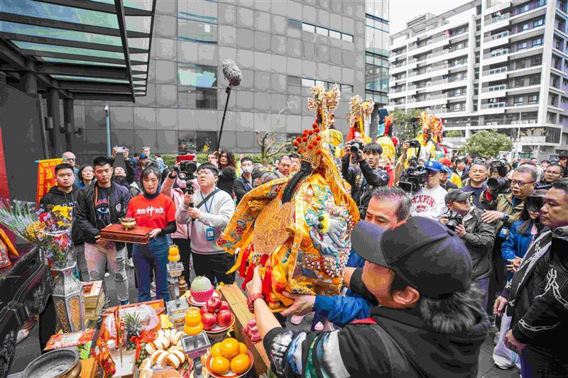 三立電視《寶島神很大》接任青山王副爐主（照片提供：阿賢）