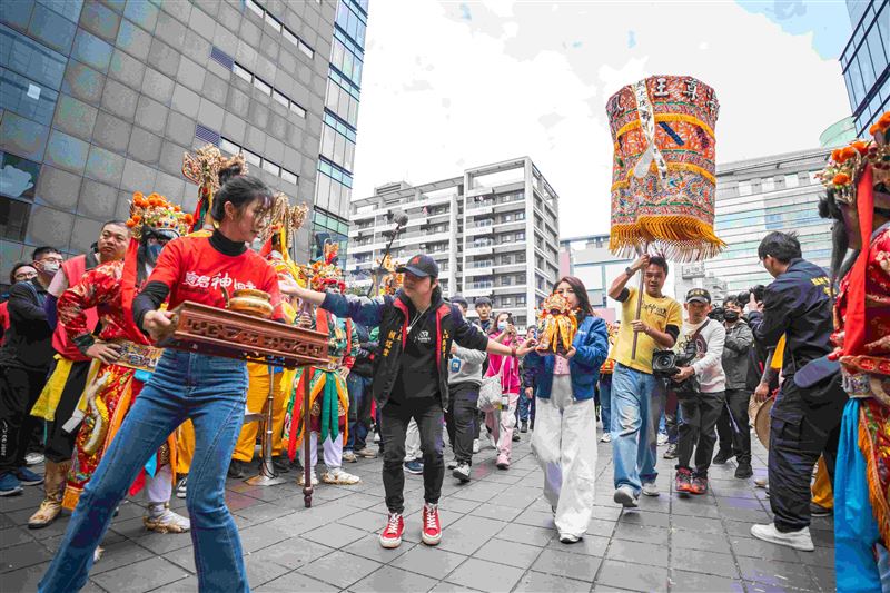 三立電視《寶島神很大》接任青山王副爐主（照片提供：阿賢）