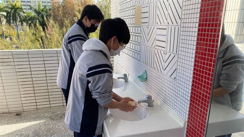 父母上班⋯台中「208學生罹流感」仍到校