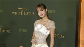 Lisa出席「白蓮花大飯店3」在洛杉磯的首映會。（圖／美聯社／達志影像）