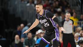 ▲湖人簽下213公分中鋒連恩（Alex Len）。（圖／美聯社／達志影像）