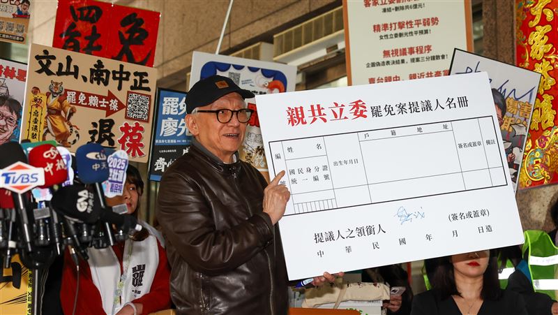 徐巧芯批曹賊　曹興誠：誰是政治變色龍？