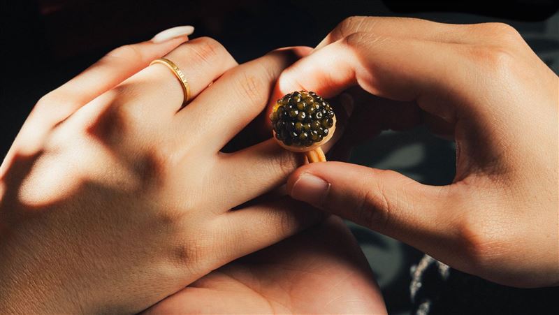 浪漫情人餐飲攻略　超吸睛「魚子醬戒指」