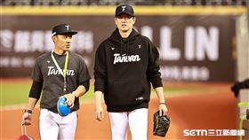 ▲WBC資格賽熱身賽，台灣隊牛棚教練王建民。（圖／記者劉彥池攝影）