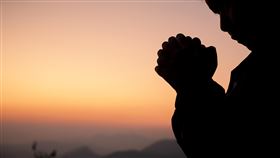 雨水節氣、許願、露水、露珠
圖／freepik