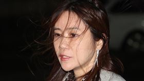 陳怡君涉詐助理費 移送士檢複訊（2）民進黨台北市議員陳怡君涉嫌以4名親友充作人頭助理，以詐領助理費約300萬多元，檢調12日約談陳怡君等7名被告，13日凌晨陳怡君（圖）移送士檢複訊。中央社記者張新偉攝 114年2月13日