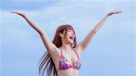 比熊身材豐滿相當受男網友歡迎。（圖／翻攝自陳比熊Bibear IG）