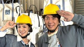 梁赫群（右）、徐小可搭檔主持（圖／八大提供）