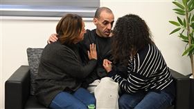 從哈瑪斯手上釋放的以色列人質沙拉比(Eli Sharabi)，身形相當消瘦。（圖／翻攝自IDF）