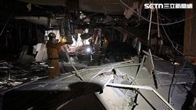  台中新光三越，12樓施工，氣爆，2工班35人，重傷，搜救。消防員(圖／翻攝畫面)