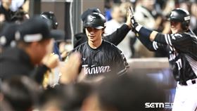 ▲WBC資格賽熱身賽，台灣隊外野手林佳緯炸裂滿貫砲。（圖／記者劉彥池攝影）