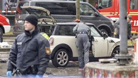 ▲慕尼黑發生一起汽車衝撞群眾事件，警方正在對車輛進行調查。（圖／美聯社／達志影像）

