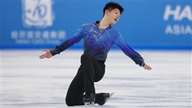 台灣花式滑冰新星李宇翔13日在2025哈爾濱亞洲冬季運動會男子長曲賽事登場，他抱病上陣，最後以短曲57.38分、長曲129.88分、總和187.26分，第8名完賽。（圖／中華奧會提供）