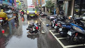 安眠藥,無照,連撞,新北,三重V,olvo,瑞典坦克,肇逃,逆向