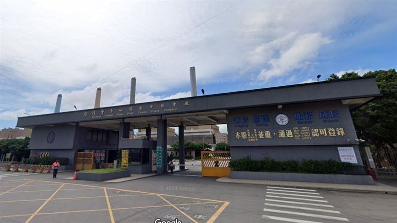 台中發電廠晚間大火！台電回應了