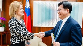 林佳龍、英國在台辦事處（BOT）新任代表包瓊郁（Ruth Bradley-Jones）（圖／翻攝自林佳龍臉書）