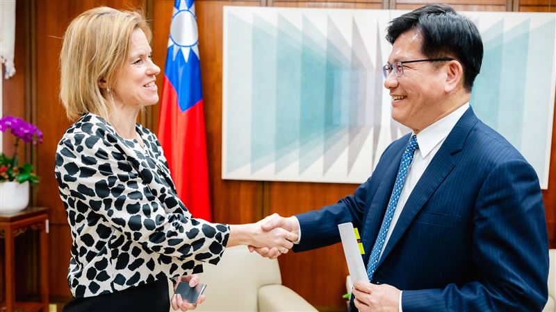 英國代表到任！林佳龍盼開放台灣自動通關