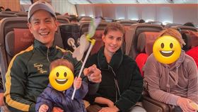 佳娜（右）曾抱怨祖雄（左）只搭經濟艙挨罵。（圖／翻攝自祖雄IG）