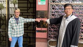 溫朗東偕詹晉鑒律師前往北檢告發傅崐萁。（圖／記者楊忠翰攝影）