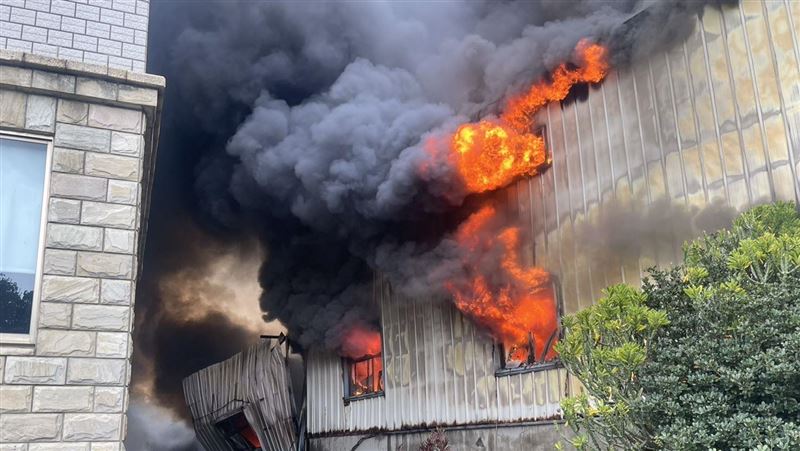 新竹化工廠大火！環境部發空汙紫爆警報