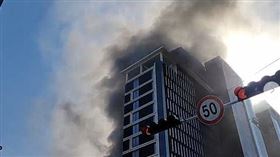 南韓釜山飯店起火！工人被直升機救出　8人心跳停止　圖／翻攝自Ｘ