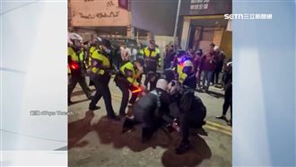 鹽水蜂炮打架！醉男亂放炮　3男安全帽猛K