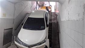 新北市樹林區,交通事故,地下道（翻攝畫面）