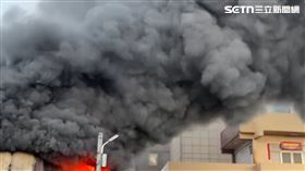 台中家具工廠大火！300坪廠房全燒光(圖/翻攝畫面)