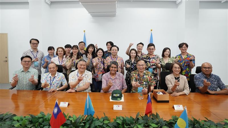 見惠恕仁！王義川：爭取更多台帛直飛航班