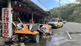 苗栗陳男駕駛1700多萬元的麥拉倫跑車行經台三線時自撞民宅。（圖／翻攝畫面）