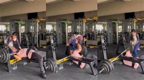 舉重選手挑戰臥推165公斤槓鈴時，不慎失手遭壓頸，一旁妻子努力相救後終於脫困。（圖／翻攝自Instagram／trendvibe.og ）