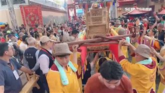 獨／全台首尊媽祖訪印尼　數百信眾鑽轎底