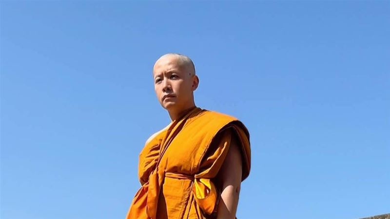 昔遭嫩模女友甩　43歲男星突宣布剃髮出家