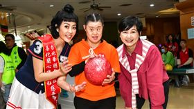 唐玲擔任慈善保齡球宣傳大使，雖然輸球卻贏得開心。（圖／台北華朋扶輪社提供）