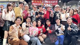 群星為吳俊宏高雄新店剪綵。（圖／豪記唱片提供）