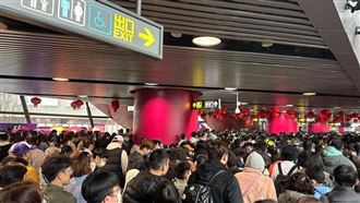 台灣燈會塞爆　民眾卡機捷1HR出不了站