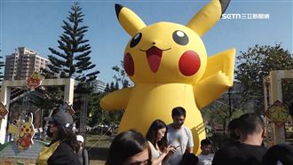 台灣燈會人潮爆棚　寶可夢提燈超搶手