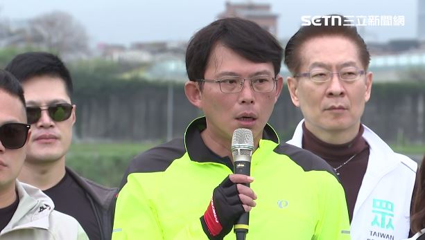 柯爸傳病危！柯文哲急奔探視　黃國昌回應