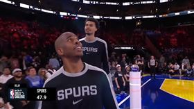 聖安東尼奧馬刺代表保羅（Chris Paul）和「斑馬」溫班亞馬（Victor Wembanyama）因為企圖鑽漏洞，技術挑戰賽遭取消資格。（圖／翻攝自NBA TNT X）
