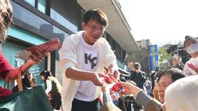 李忠憲直言，黃國昌的未來就在我們的手上，努力罷免國民黨的立委，台灣民眾黨就沒有辦法囂張，中國併吞台灣失敗，黃國昌就不能那麼猖狂。（圖／翻攝自黃國昌臉書）