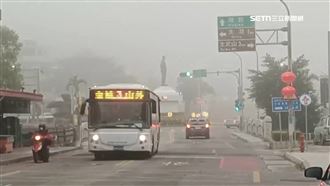 霧鎖金門！小三通中斷　逾400人滯留機場